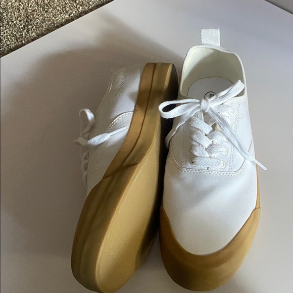 Todd Snyder Sperry White Canvas Sneakers with Brown Soles Sz 10.  NWOB